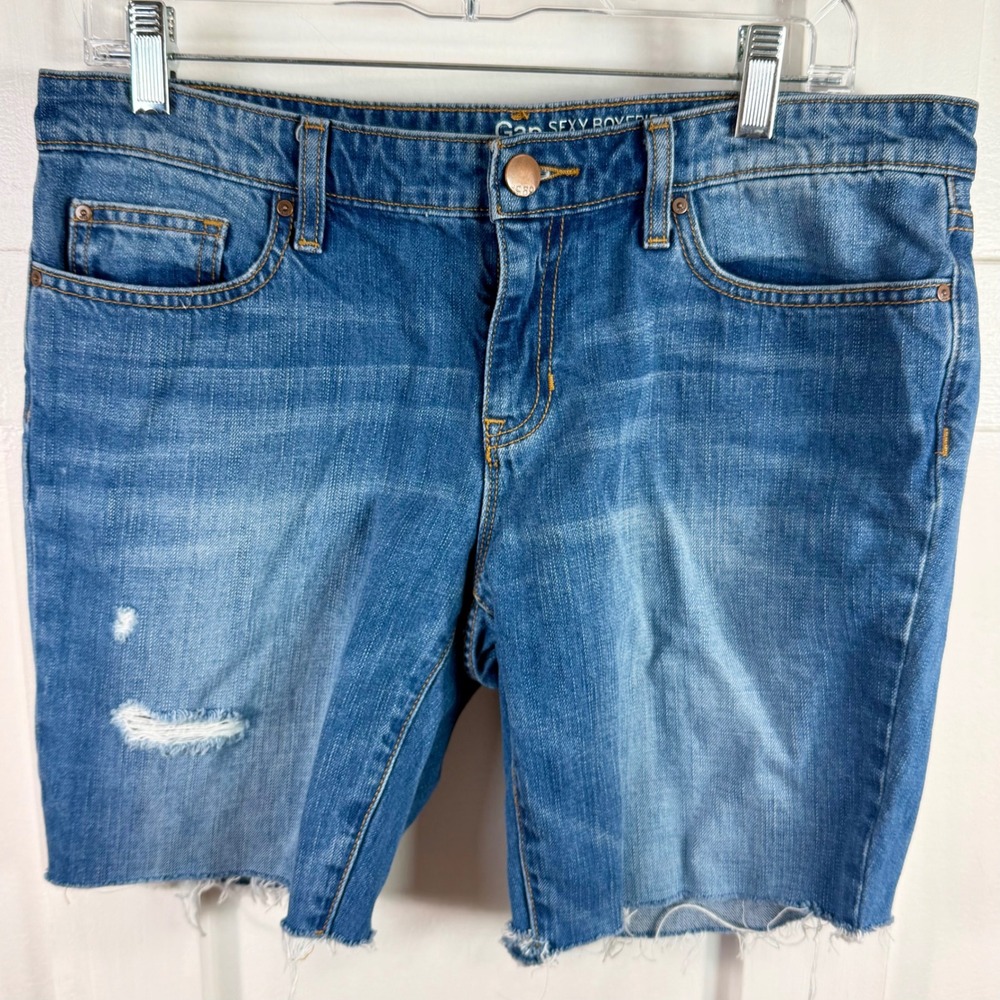 Gap 1969 Sexy Boyfriend Fit Jean Shorts Medium Wash Distressed Raw Hem Size 8/29